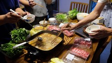 Ăn lẩu liệu có nguy cơ nhiễm nCoV?