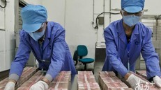 Trung Quốc khử trùng tiền mặt bằng cách nào?