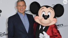 CEO kỳ cựu của Disney bất ngờ từ chức