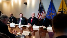 Phó Tổng thống Mỹ kiểm soát các thông tin liên quan tới dịch Covid-19