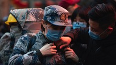 Tại sao quân đội Trung Quốc chưa có trường hợp nhiễm Covid-19?