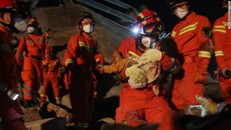 Sập khách sạn cách ly tại Trung Quốc khiến 10 người chết