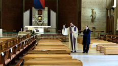 Linh mục Ý trải lòng về những đám tang mùa dịch