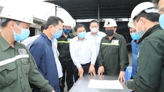 Lãnh đạo tỉnh Quảng Ninh chỉ huy cứu hộ tại hiện trường. Ảnh: Báo Quảng Ninh