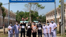 4 bệnh nhân mới ra viện. Ảnh: BVCC