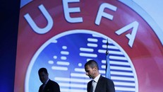 Chủ tịch UEFA để ngỏ khả năng thi đấu không có khán giả