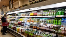 Thị trưởng Nhật Bản bị chỉ trích vì đề xuất cho đàn ông đi mua sắm