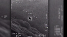 Lầu Năm Góc công bố video về UFO