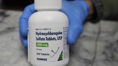 Pháp cấm thuốc chống sốt rét trong điều trị COVID-19