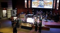 Quan tài của George Floyd được đặt trên sân khấu buổi lễ tưởng niệm. Ảnh: AP