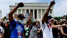 Biểu tình nổ ra ở Washington và nhiều thành phố Mỹ