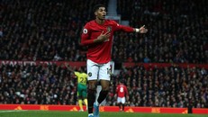 Tiền đạo Manchester United kêu gọi giữ bữa ăn cho trẻ nhỏ 