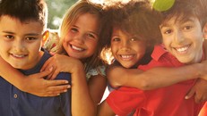 Truyền thông và kiến thức thông tin chống phân biệt chủng tộc