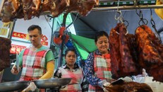 Một quán bán vịt quay tại quận 5 TP HCM. Ảnh: VnExpress