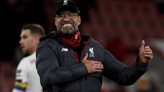 HLV Jurgen Klopp kêu gọi người hâm mộ ăn mừng kiềm chế