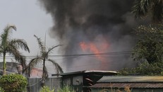 Hỏa hoạn kèm tiếng nổ lớn tại Long Biên