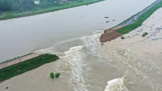 Trung Quốc cho nổ đập trên sông Trường Giang để xả lũ 