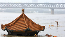 Mưa lớn đe dọa lũ lụt trên khắp Trung Quốc