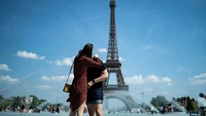 Những cặp đôi chia xa vì dịch bệnh