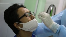 Tiến hành xét nghiệm cho tất cả cán bộ Bệnh viện E