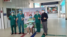 Sản phụ sinh con khi mắc COVID-19 được xuất viện