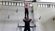 Nghề xiếc thời COVID-19: Bám trụ với sân khấu bằng đam mê