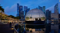Cửa hàng mới khai trương của Apple tại Singapore. Ảnh: CNN