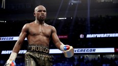 Floyd Mayweather trở lại sàn đấu sau 3 năm giải nghệ
