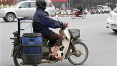 Thủ tướng yêu cầu Hà Nội, TP HCM thu hồi xe cũ