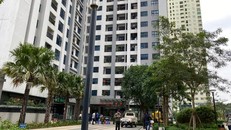 Hà Nội phong tỏa chung cư có người nước ngoài tử vong