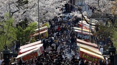 Nhật Bản lo sợ làn sóng COVID-19 thứ tư