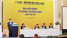Ông Nguyễn Văn Lê - Tổng Giám đốc SHB báo cáo kết quả hoạt động kinh doanh 2020 và kế hoạch hoạt động năm 2021.