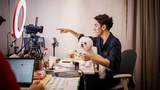 Li Jiaqi là một trong những người thành công nhất trong lĩnh vực bán hàng trực tuyến tại Trung Quốc. Ảnh: Sixth Tone.