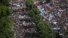 Hàng chục nghìn người Brazil kêu gọi luận tội Tổng thống Bolsonaro