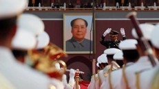 Đoàn nghi lễ luyện tập trước thềm sự kiện kỷ niệm 100 năm thành lập Đảng Cộng sản Trung Quốc trên Quảng trường Thiên An Môn, Ảnh: Reuters