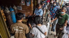 Indonesia nguy cơ rơi vào khủng hoảng thiếu bình oxy