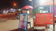 Ba thanh niên bơi qua sông để tránh chốt kiểm dịch