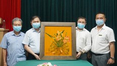 TSKH Phan Xuân Dũng, Bí thư Đảng đoàn, Chủ tịch VUSTA (thứ 2 từ trái sang) chụp ảnh lưu niệm cùng lãnh đạo VIASEE và Tạp chí Kinh tế Môi trường. 