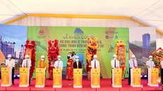 Các đại biểu bấm nút khởi công dự án xây dựng Khu nhà ở thương mại và các công trình hỗn hợp – dịch vụ, Khu đô thị mới Lào Cai - Cam Đường, thành phố Lào Cai.