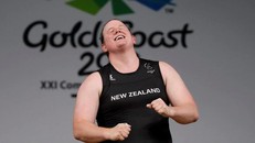 Laurel Hubbard bắt đầu tranh tài tại Olympic