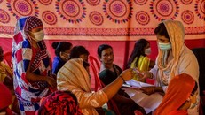 Bangladesh tiêm vaccine cho người lao động tình dục