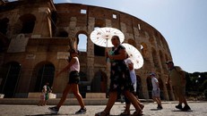 Chính phủ Ý xem xét bắt buộc tiêm vaccine ngừa COVID-19