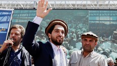  Ahmad Massoud - thủ lĩnh tàn quân miền Bắc Afghanistan. Ảnh: Reuters