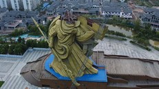 Quan chức Trung Quốc phê phán chi phí di dời tượng Quan Công