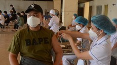 Hà Nội tiêm chủng cho 4.000 người nước ngoài