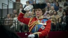 Vai diễn Nữ hoàng Elizabeth II giúp Olivia Colman đoạt giải Nữ diễn viên chính xuất sắc nhất phim chính kịch tại lễ trao giải Emmy 2021. Ảnh: AP