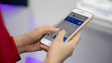 Mobile Money khác gì so với ví điện tử và tài khoản ngân hàng?