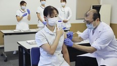 Tiêm phòng là cách duy nhất để thế giới thoát khỏi đại dịch