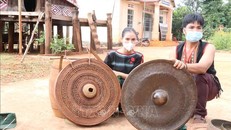 May áo mới cho cồng, chiêng