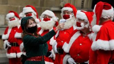Canada 'đặc cách' cho các ông già Noel trong đêm Giáng sinh